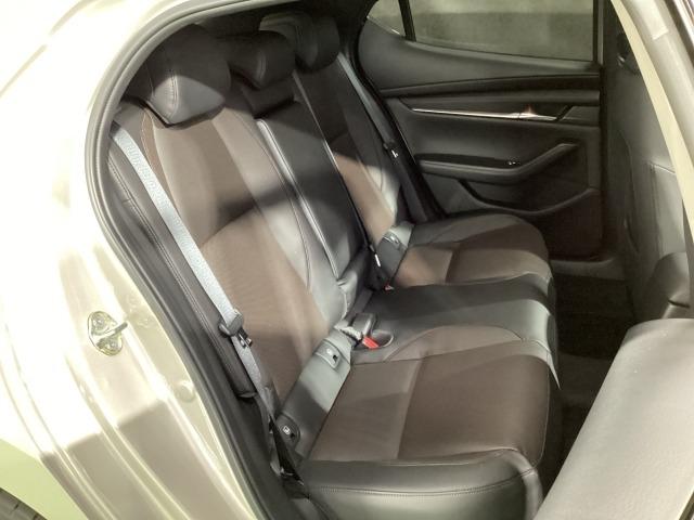 ��Ȃ��������Ƃ��낰��X�y�[�X���m�ۂ��A������̑O�ʏՓˎ��ɂ͌�ȏ���̉����g���V�[�g���犊�藎���邱�Ƃ�}������\���ɂȂ��Ă܂��B