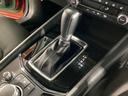 アクセルペダルを踏み込む量や速さに応じて変速パターンを最適制御し、人馬一体の運転感覚を発揮してくれる6速オートマ!