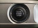 エンジンの始動は、鍵を差し込んで回すなどの操作をせずにエンジンをかけられるプッシュスタート式を採用しています。