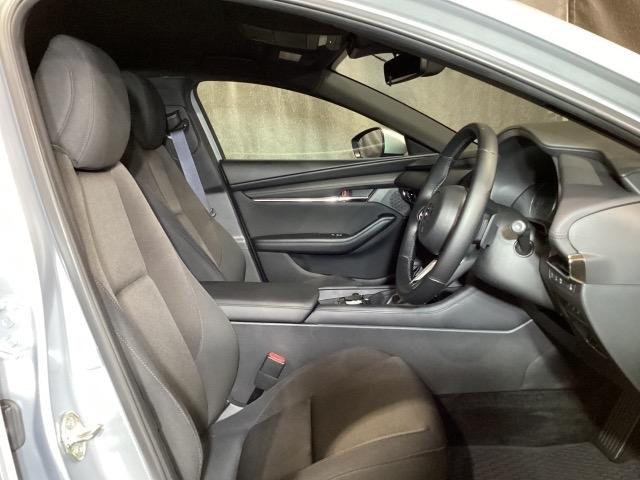 ＭＡＺＤＡ３ファストバック ２．０　２０Ｓ　プロアクティブ　ツーリング　セレクション　全周囲モニタ　レーダークルコン　車線逸脱警報装置　１オーナ　ＥＴＣ車載器　ＬＥＤライト　Ａライト　メモリーナビ　オートハイビーム　エアバッグ　ＡＢＳ　キーフリー　ナビＴＶ　記録簿　電動シート　ＵＳＢ（7枚目）