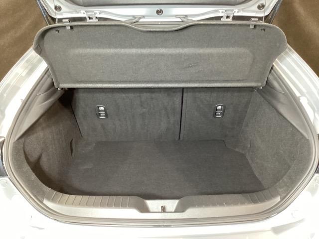 ＭＡＺＤＡ３ファストバック ２．０　２０Ｓ　プロアクティブ　ツーリング　セレクション　全周囲モニタ　レーダークルコン　車線逸脱警報装置　１オーナ　ＥＴＣ車載器　ＬＥＤライト　Ａライト　メモリーナビ　オートハイビーム　エアバッグ　ＡＢＳ　キーフリー　ナビＴＶ　記録簿　電動シート　ＵＳＢ（11枚目）