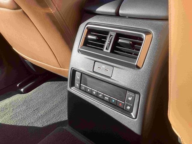 ＣＸ－８０ ３．３　ＸＤハイブリッド　プレミアム　スポーツ　ディーゼルタ　当社試乗車　３６０度　レーダークルーズ　レーンアシスト　パノラマサンルーフ　クリアランスソナー　パワーシート　衝突被害軽減システム　オートライト　革シート　ＥＴＣ　シートヒーター　４ＷＤ　試乗車アップ（24枚目）