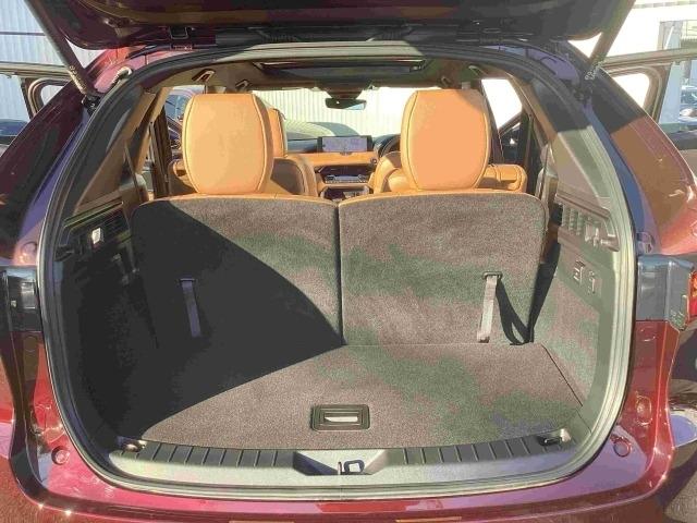 ＣＸ－８０ ３．３　ＸＤハイブリッド　プレミアム　スポーツ　ディーゼルタ　当社試乗車　３６０度　レーダークルーズ　レーンアシスト　パノラマサンルーフ　クリアランスソナー　パワーシート　衝突被害軽減システム　オートライト　革シート　ＥＴＣ　シートヒーター　４ＷＤ　試乗車アップ（28枚目）