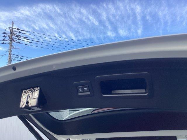 ＣＸ－８０ ３．３　ＸＤ　エクスクルーシブ　モード　ディーゼルターボ　当社試乗車　ＬＥＤヘッドランプ　オートマチックハイビーム　オートライト　電動シート　全周囲カメラ　革シート　３列シート　シートヒーター　ＥＴＣ　スマートブレーキサポート　レーダークルーズ（29枚目）