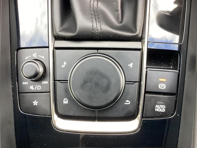 �u���[�L�y�_�����瑫�𗣂��Ă��A��~��Ԃ��ێ�����I�[�g�z�[���h�I�M���҂���a�ؒ��ȂǂɃu���[�L�y�_���𓥂ݑ�����K�v���Ȃ��A���̔����y�����Ă���܂��B