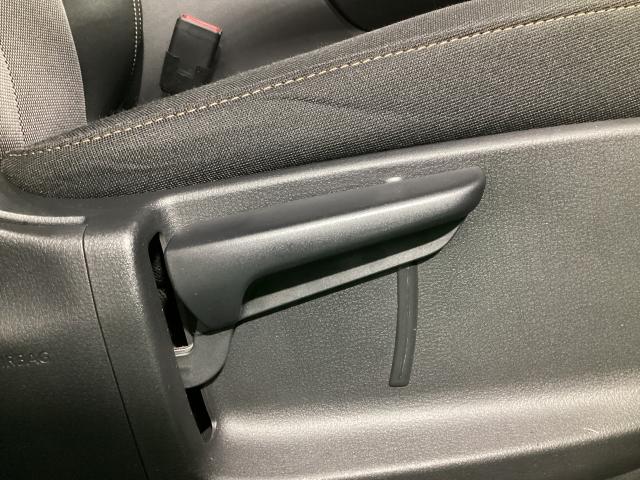 �^�]�Ȃɂ̓h���C�o�[�̑̌^��D�݂ɉ����đO����������łȂ��A�����̒������ł���V�[�g���t�^�[�𑕔��I