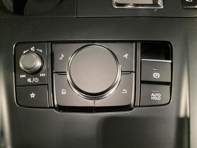 �u���[�L�y�_�����瑫�𗣂��Ă��A��~��Ԃ��ێ�����I�[�g�z�[���h�I�M���҂���a�ؒ��ȂǂɃu���[�L�y�_���𓥂ݑ�����K�v���Ȃ��A���̔����y�����Ă���܂��B