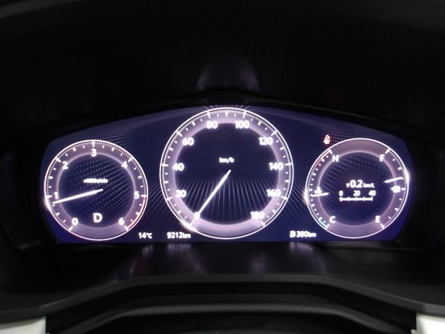 �h�h���C�o�[�𒆐S�Ɉ��O�O�ɖ����A�͋����Ə㎿�����Z�������㎿�ȃf�U�C�����̗p���܂����I�V���v���Ȃ�����������������[�^�[�p�l���͑�l�ȕ��͋C�����o���܂��B�h