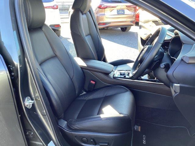 ＣＸ－３０ ２．０　２０Ｓ　ツーリング　ブラックレザーｐｋｇ　当社試乗車　衝突軽減ブレーキ　クリアランスソナー　フルセグＴＶ　レーダークルーズ　パワーシート　オートライト　オートマチックハイビーム　ＬＥＤヘッドランプ　シートヒーター　ＥＴＣ（3枚目）