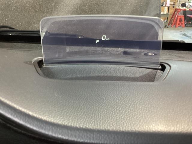 �ԑ��Ȃǂ�\�����Ă����A�N�e�B�u�E�h���C�r���O�E�f�B�X�v���C�B������œ_���߂����Ȃ��ς݁A�C�����悭���S�ɉ^�]���y���߂܂��B