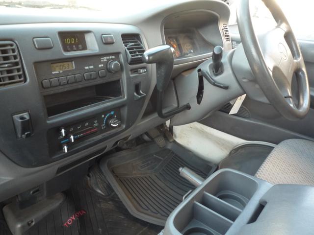 タウンエーストラック 　ロングＤＸ　オートマ　１．８マンＫＭ　３人乗り（12枚目）