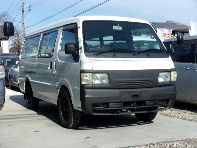 デリカカーゴ ロングＤＸ　前後同タイヤ　リアシングルタイヤ　前後バンパーラプターライナー塗装　５ＭＴ車　ワンオーナー　記録簿２１枚　５ドア　６人乗り　タイヤ２０２３年４２週　集中ドアロック　ＡＣ　ＰＳ　ＰＷ　積載１２５０ｋｇ（6枚目）