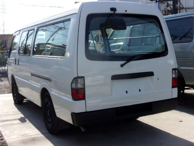 デリカカーゴ ロングＤＸ　前後同タイヤ　リアシングルタイヤ　前後バンパーラプターライナー塗装　５ＭＴ車　ワンオーナー　記録簿２１枚　５ドア　６人乗り　タイヤ２０２３年４２週　集中ドアロック　ＡＣ　ＰＳ　ＰＷ　積載１２５０ｋｇ（7枚目）