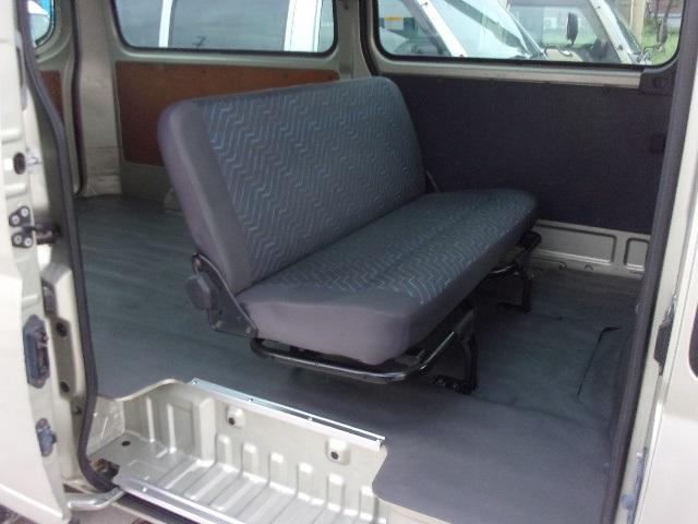 キャラバン ロングＤＸ　５ＭＴ車　ワンオーナー　記録簿２８枚　前後バンパーラプターライナー塗装　両側スライドドア　６人乗り　タイミングチェーン　集中ドアロック　ＡＣ　エアバク　ＰＳ　ＰＷ　積載１２００ｋｇ（17枚目）