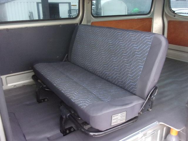 キャラバン ロングＤＸ　５ＭＴ車　ワンオーナー　記録簿２８枚　前後バンパーラプターライナー塗装　両側スライドドア　６人乗り　タイミングチェーン　集中ドアロック　ＡＣ　エアバク　ＰＳ　ＰＷ　積載１２００ｋｇ（18枚目）