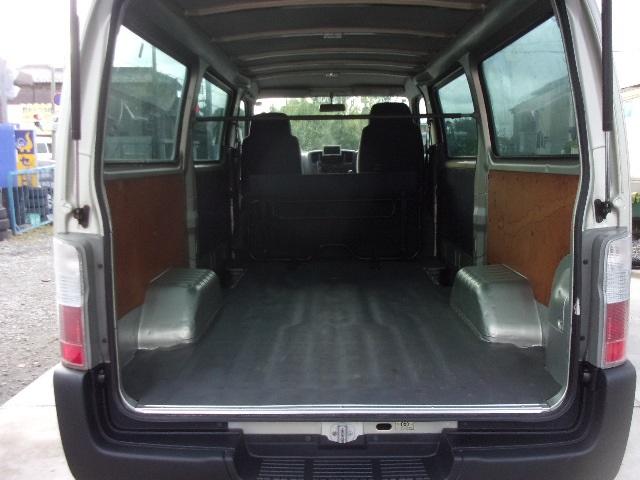 キャラバン ロングＤＸ　５ＭＴ車　ワンオーナー　記録簿２８枚　前後バンパーラプターライナー塗装　両側スライドドア　６人乗り　タイミングチェーン　集中ドアロック　ＡＣ　エアバク　ＰＳ　ＰＷ　積載１２００ｋｇ（29枚目）