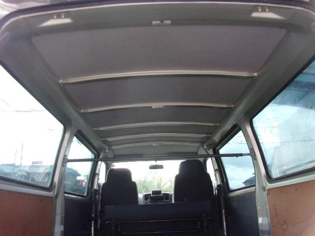 キャラバン ロングＤＸ　５ＭＴ車　ワンオーナー　記録簿２８枚　前後バンパーラプターライナー塗装　両側スライドドア　６人乗り　タイミングチェーン　集中ドアロック　ＡＣ　エアバク　ＰＳ　ＰＷ　積載１２００ｋｇ（30枚目）