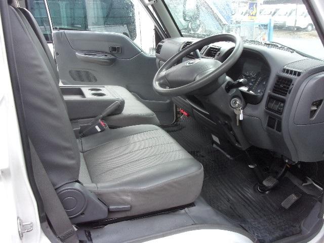 ブローニィバン 前後同タイヤ リアシングルタイヤ AT 5ドア 6人乗り フォグランプ HDDナビ ETC プライバシーガラス AC Wエアバック ABS PS PW 積載1250kg(13枚目)