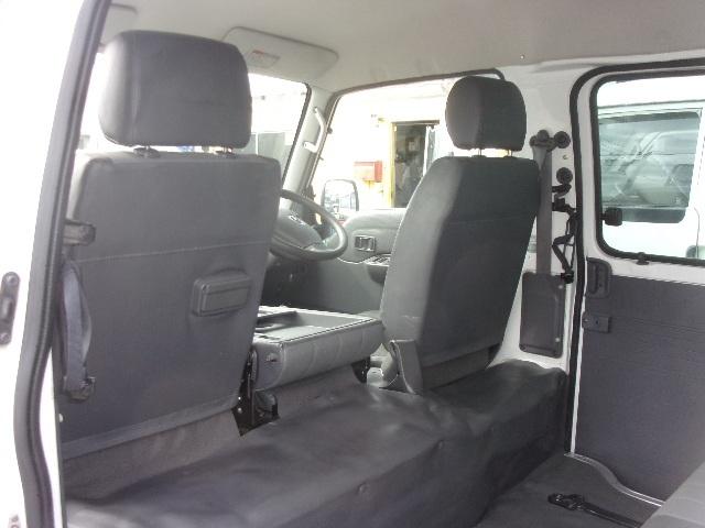 ブローニィバン 前後同タイヤ リアシングルタイヤ AT 5ドア 6人乗り フォグランプ HDDナビ ETC プライバシーガラス AC Wエアバック ABS PS PW 積載1250kg(19枚目)