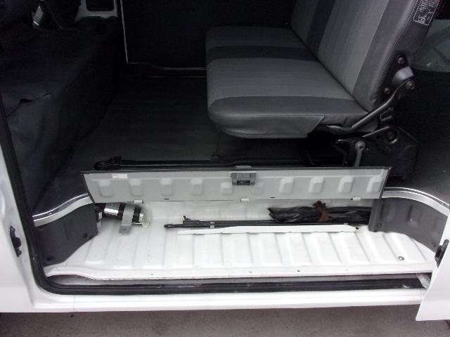 ブローニィバン 前後同タイヤ リアシングルタイヤ AT 5ドア 6人乗り フォグランプ HDDナビ ETC プライバシーガラス AC Wエアバック ABS PS PW 積載1250kg(26枚目)