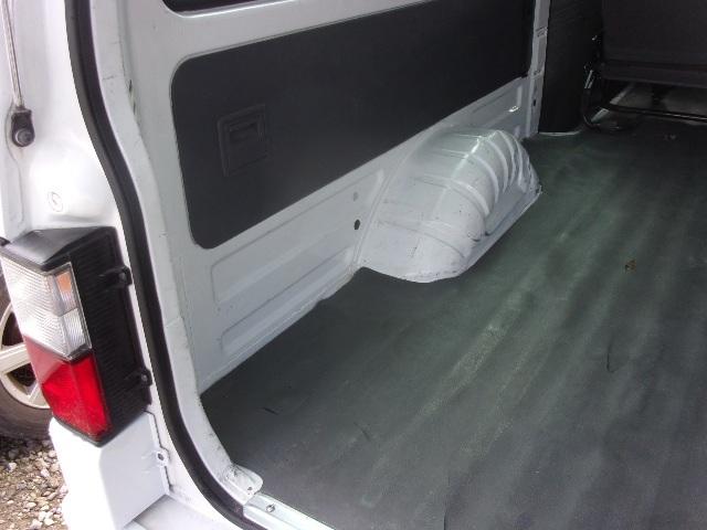 ブローニィバン 前後同タイヤ リアシングルタイヤ AT 5ドア 6人乗り フォグランプ HDDナビ ETC プライバシーガラス AC Wエアバック ABS PS PW 積載1250kg(27枚目)