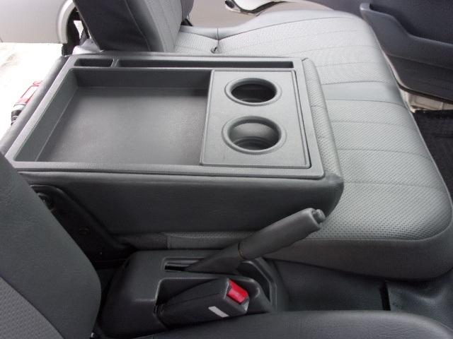 ブローニィバン 前後同タイヤ リアシングルタイヤ AT 5ドア 6人乗り フォグランプ HDDナビ ETC プライバシーガラス AC Wエアバック ABS PS PW 積載1250kg(36枚目)