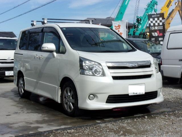 ノア Ｓｉ　ナビ　ＴＶ　バックカメラ　ＥＴＣ　左パワ－スライドドア　エアロ　ＨＩＤヘッドライト　８人乗り　インテリキー　プッシュスタート　ウインカー付格納ミラー　タイミングチェーン　フォグランプ（6枚目）