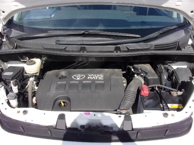 ノア Ｓｉ　ナビ　ＴＶ　バックカメラ　ＥＴＣ　左パワ－スライドドア　エアロ　ＨＩＤヘッドライト　８人乗り　インテリキー　プッシュスタート　ウインカー付格納ミラー　タイミングチェーン　フォグランプ（8枚目）