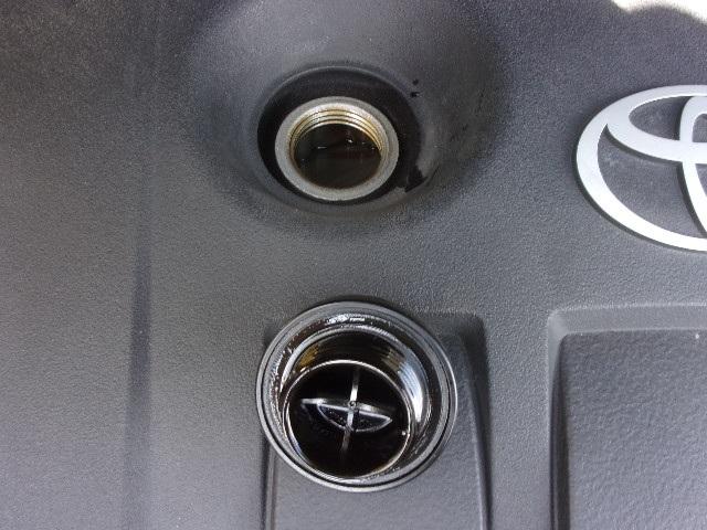 ノア Ｓｉ　ナビ　ＴＶ　バックカメラ　ＥＴＣ　左パワ－スライドドア　エアロ　ＨＩＤヘッドライト　８人乗り　インテリキー　プッシュスタート　ウインカー付格納ミラー　タイミングチェーン　フォグランプ（9枚目）