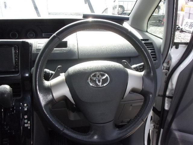 ノア Ｓｉ　ナビ　ＴＶ　バックカメラ　ＥＴＣ　左パワ－スライドドア　エアロ　ＨＩＤヘッドライト　８人乗り　インテリキー　プッシュスタート　ウインカー付格納ミラー　タイミングチェーン　フォグランプ（21枚目）