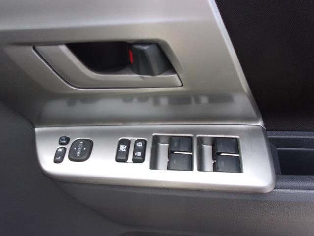 ノア Ｓｉ　ナビ　ＴＶ　バックカメラ　ＥＴＣ　左パワ－スライドドア　エアロ　ＨＩＤヘッドライト　８人乗り　インテリキー　プッシュスタート　ウインカー付格納ミラー　タイミングチェーン　フォグランプ（26枚目）