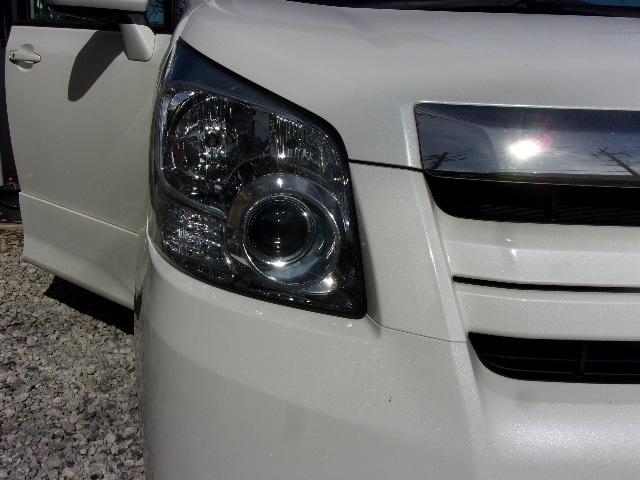 ノア Ｓｉ　ナビ　ＴＶ　バックカメラ　ＥＴＣ　左パワ－スライドドア　エアロ　ＨＩＤヘッドライト　８人乗り　インテリキー　プッシュスタート　ウインカー付格納ミラー　タイミングチェーン　フォグランプ（30枚目）