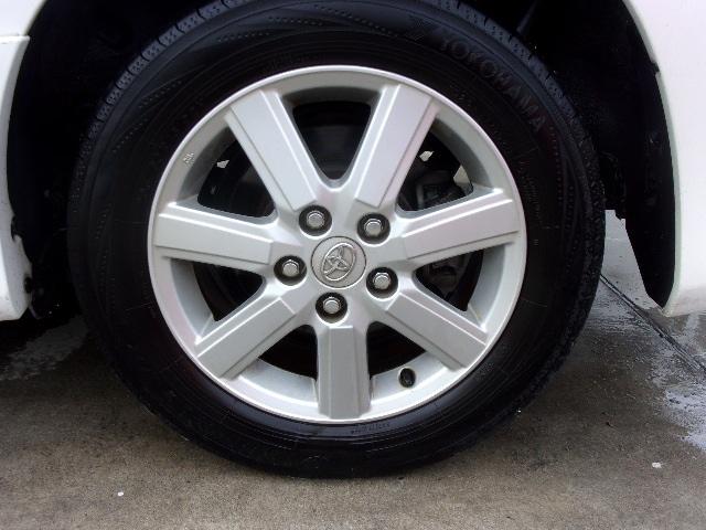 ノア Ｓｉ　ナビ　ＴＶ　バックカメラ　ＥＴＣ　左パワ－スライドドア　エアロ　ＨＩＤヘッドライト　８人乗り　インテリキー　プッシュスタート　ウインカー付格納ミラー　タイミングチェーン　フォグランプ（42枚目）