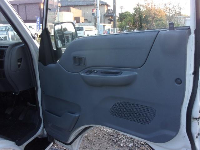 ブローニィバン ロングＤＸ　前後同タイヤ　リアシングルタイヤ　前後バンパーラプター塗装　５ドア　６人　ＡＴ　タイヤ４本新品　ＥＴＣ　プライバシーガラス　荷室ハンガーバー付　集中ドア　ＡＣ　エアバック　ＰＳ　ＰＷ　積載１２５０ｋｇ（14枚目）