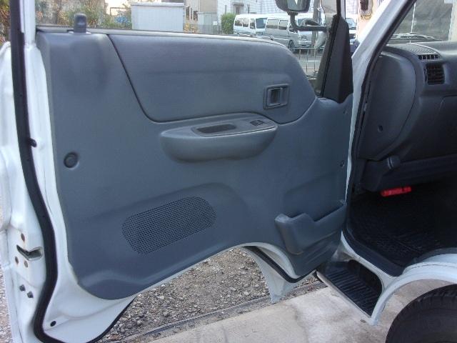 ブローニィバン ロングＤＸ　前後同タイヤ　リアシングルタイヤ　前後バンパーラプター塗装　５ドア　６人　ＡＴ　タイヤ４本新品　ＥＴＣ　プライバシーガラス　荷室ハンガーバー付　集中ドア　ＡＣ　エアバック　ＰＳ　ＰＷ　積載１２５０ｋｇ（16枚目）