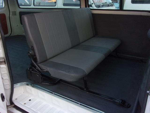 ブローニィバン ロングＤＸ　前後同タイヤ　リアシングルタイヤ　前後バンパーラプター塗装　５ドア　６人　ＡＴ　タイヤ４本新品　ＥＴＣ　プライバシーガラス　荷室ハンガーバー付　集中ドア　ＡＣ　エアバック　ＰＳ　ＰＷ　積載１２５０ｋｇ（17枚目）