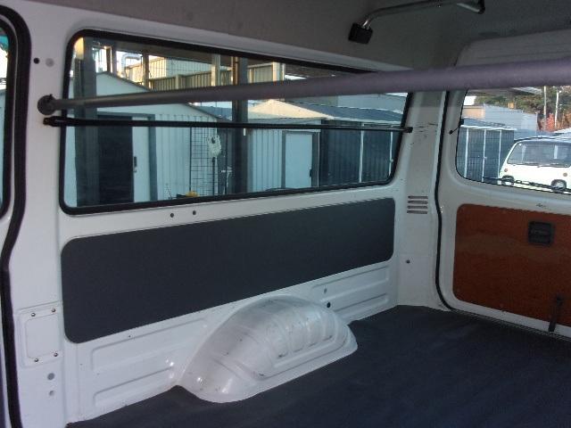 ブローニィバン ロングＤＸ　前後同タイヤ　リアシングルタイヤ　前後バンパーラプター塗装　５ドア　６人　ＡＴ　タイヤ４本新品　ＥＴＣ　プライバシーガラス　荷室ハンガーバー付　集中ドア　ＡＣ　エアバック　ＰＳ　ＰＷ　積載１２５０ｋｇ（22枚目）