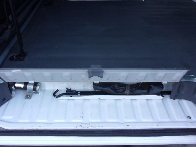 ブローニィバン ロングＤＸ　前後同タイヤ　リアシングルタイヤ　前後バンパーラプター塗装　５ドア　６人　ＡＴ　タイヤ４本新品　ＥＴＣ　プライバシーガラス　荷室ハンガーバー付　集中ドア　ＡＣ　エアバック　ＰＳ　ＰＷ　積載１２５０ｋｇ（25枚目）