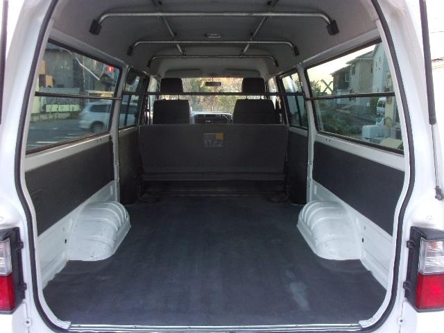 ブローニィバン ロングＤＸ　前後同タイヤ　リアシングルタイヤ　前後バンパーラプター塗装　５ドア　６人　ＡＴ　タイヤ４本新品　ＥＴＣ　プライバシーガラス　荷室ハンガーバー付　集中ドア　ＡＣ　エアバック　ＰＳ　ＰＷ　積載１２５０ｋｇ（28枚目）