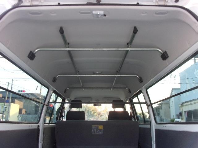 ブローニィバン ロングＤＸ　前後同タイヤ　リアシングルタイヤ　前後バンパーラプター塗装　５ドア　６人　ＡＴ　タイヤ４本新品　ＥＴＣ　プライバシーガラス　荷室ハンガーバー付　集中ドア　ＡＣ　エアバック　ＰＳ　ＰＷ　積載１２５０ｋｇ（29枚目）