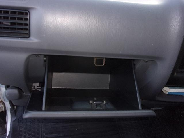 ブローニィバン ロングＤＸ　前後同タイヤ　リアシングルタイヤ　前後バンパーラプター塗装　５ドア　６人　ＡＴ　タイヤ４本新品　ＥＴＣ　プライバシーガラス　荷室ハンガーバー付　集中ドア　ＡＣ　エアバック　ＰＳ　ＰＷ　積載１２５０ｋｇ（33枚目）