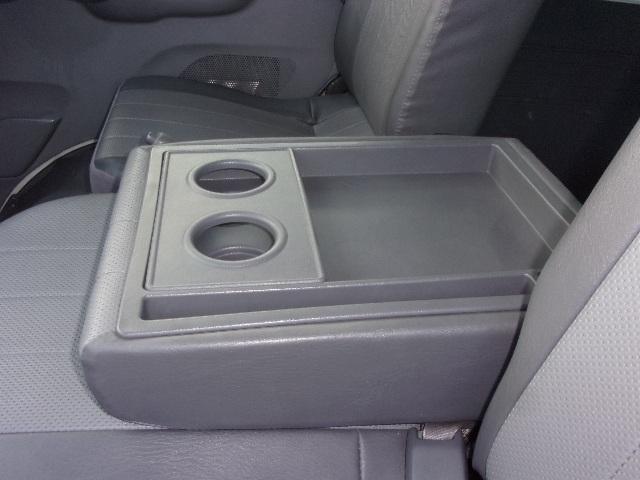 ブローニィバン ロングＤＸ　前後同タイヤ　リアシングルタイヤ　前後バンパーラプター塗装　５ドア　６人　ＡＴ　タイヤ４本新品　ＥＴＣ　プライバシーガラス　荷室ハンガーバー付　集中ドア　ＡＣ　エアバック　ＰＳ　ＰＷ　積載１２５０ｋｇ（34枚目）