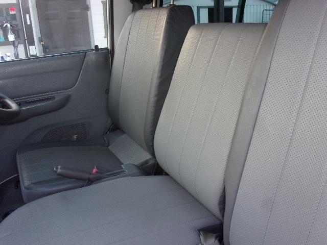 ブローニィバン ロングＤＸ　前後同タイヤ　リアシングルタイヤ　前後バンパーラプター塗装　５ドア　６人　ＡＴ　タイヤ４本新品　ＥＴＣ　プライバシーガラス　荷室ハンガーバー付　集中ドア　ＡＣ　エアバック　ＰＳ　ＰＷ　積載１２５０ｋｇ（35枚目）