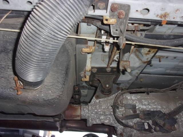 ブローニィバン ロングＤＸ　前後同タイヤ　リアシングルタイヤ　前後バンパーラプター塗装　５ドア　６人　ＡＴ　タイヤ４本新品　ＥＴＣ　プライバシーガラス　荷室ハンガーバー付　集中ドア　ＡＣ　エアバック　ＰＳ　ＰＷ　積載１２５０ｋｇ（44枚目）