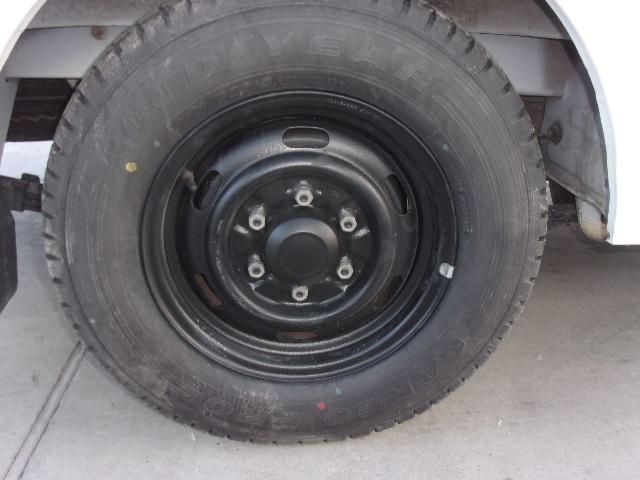 ブローニィバン ロングＤＸ　前後同タイヤ　リアシングルタイヤ　前後バンパーラプター塗装　５ドア　６人　ＡＴ　タイヤ４本新品　ＥＴＣ　プライバシーガラス　荷室ハンガーバー付　集中ドア　ＡＣ　エアバック　ＰＳ　ＰＷ　積載１２５０ｋｇ（51枚目）