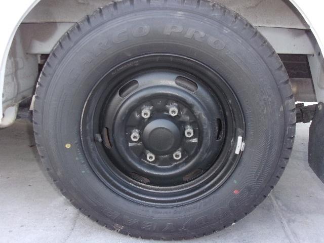 ブローニィバン ロングＤＸ　前後同タイヤ　リアシングルタイヤ　前後バンパーラプター塗装　５ドア　６人　ＡＴ　タイヤ４本新品　ＥＴＣ　プライバシーガラス　荷室ハンガーバー付　集中ドア　ＡＣ　エアバック　ＰＳ　ＰＷ　積載１２５０ｋｇ（52枚目）