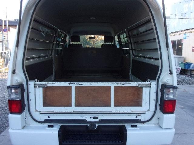 ブローニィバン ロングＤＸ　平床　荷室アオリ付　タイミングベルト交換済　ＡＴ　５Ｄ　６人乗り　リアサイドパネル付　ＡＣ　エアバック　運転席助手席のみ集中ドア　エアバック　ＰＳ　ＰＷ　積載１２５０ｋｇ（2枚目）
