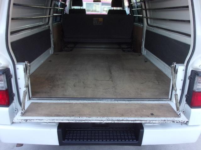 ブローニィバン ロングＤＸ　平床　荷室アオリ付　タイミングベルト交換済　ＡＴ　５Ｄ　６人乗り　リアサイドパネル付　ＡＣ　エアバック　運転席助手席のみ集中ドア　エアバック　ＰＳ　ＰＷ　積載１２５０ｋｇ（3枚目）