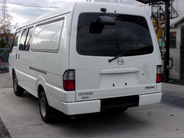 ブローニィバン ロングＤＸ　平床　荷室アオリ付　タイミングベルト交換済　ＡＴ　５Ｄ　６人乗り　リアサイドパネル付　ＡＣ　エアバック　運転席助手席のみ集中ドア　エアバック　ＰＳ　ＰＷ　積載１２５０ｋｇ（9枚目）