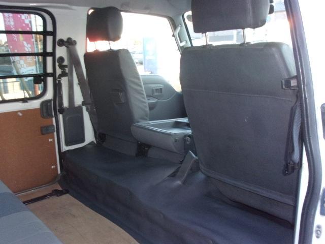 ブローニィバン ロングＤＸ　平床　荷室アオリ付　タイミングベルト交換済　ＡＴ　５Ｄ　６人乗り　リアサイドパネル付　ＡＣ　エアバック　運転席助手席のみ集中ドア　エアバック　ＰＳ　ＰＷ　積載１２５０ｋｇ（21枚目）